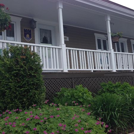 Auberge La Fjordelaise & La Rosalie LʼAnse-Saint-Jean Exterior foto